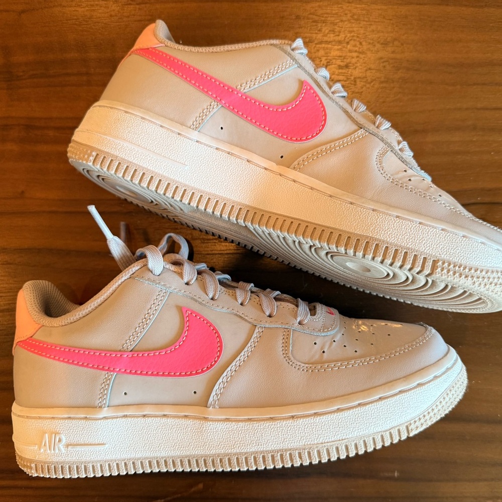 Nike Air Force 1 GS
Big Kids Youth size 4Y